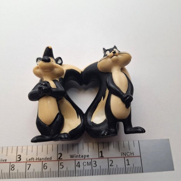 Pepé Le Pew & Penelope Figure Heart-Shaped Romantic 1985 - Picture 13 of 15